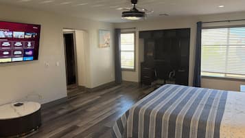 4 bedrooms, desk, iron/ironing board, travel crib