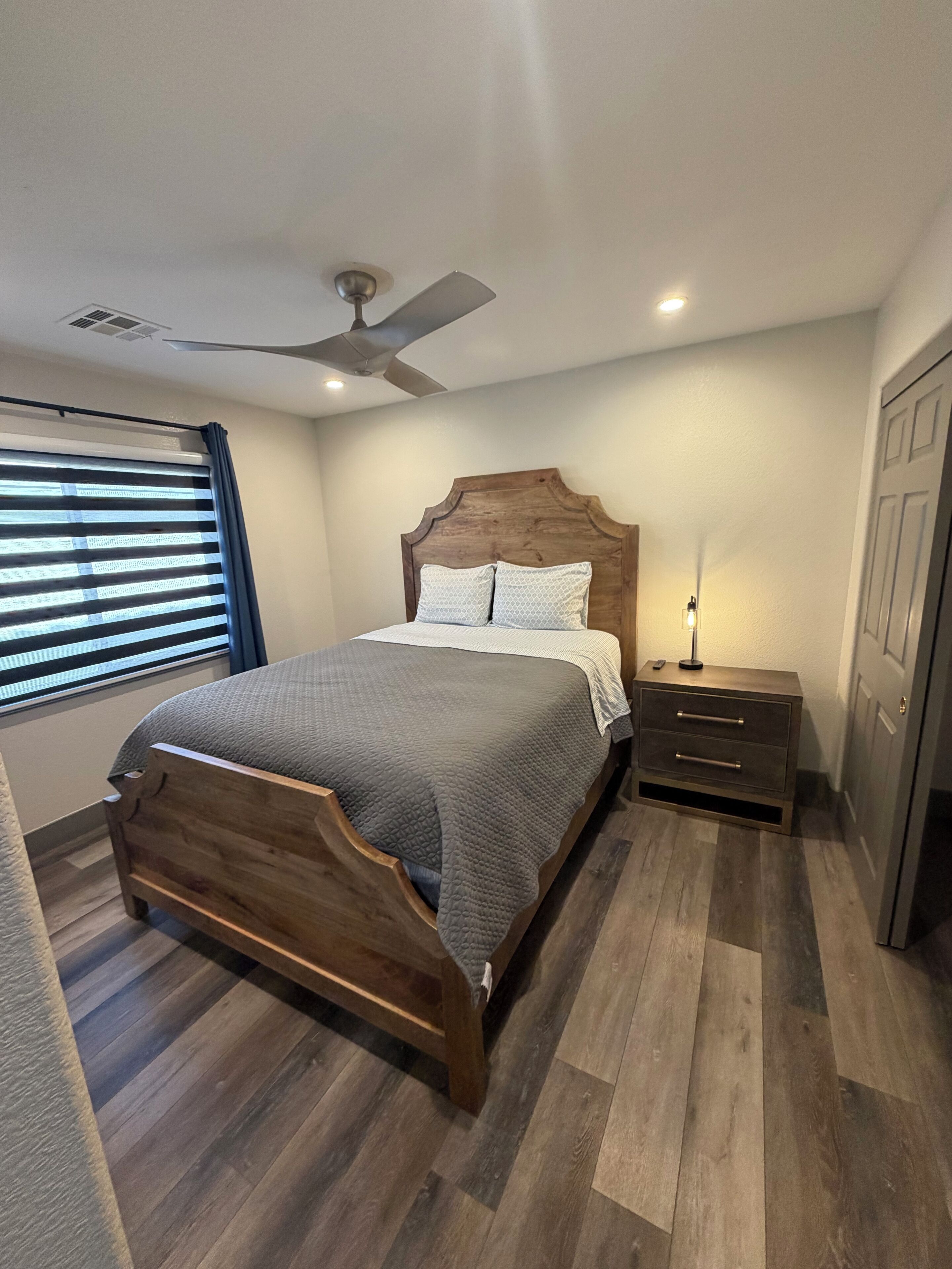 4 camere, una scrivania, ferro/asse da stiro, culla da viaggio