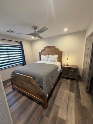 4 عدّة غرف نوم ومكتب ومكواة/لوح كي وواي فاي