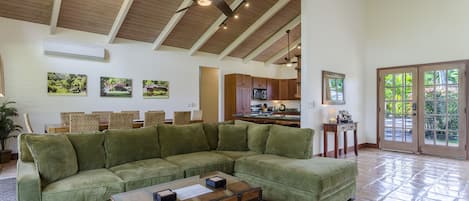 智能電視、DVD 播放機、書籍、音樂庫