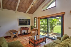 Smart TV, lettore DVD, libri, biblioteca musicale