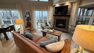 TV, peis, DVD-spiller og bordtennis