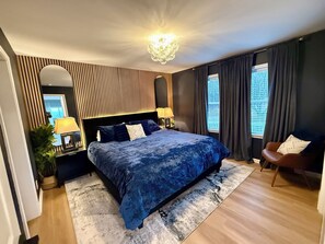 6 عدّة غرف نوم ومكواة/لوح كي وواي فاي مجانًا وملاءات أسرّة