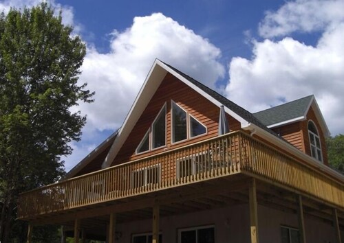 Mountain View,Chalet,Hot tub,Sauna,King beds,Firepit,Near Cacapon Resort. 