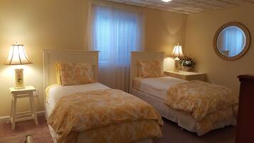 6 bedrooms, iron/ironing board, free WiFi, bed sheets