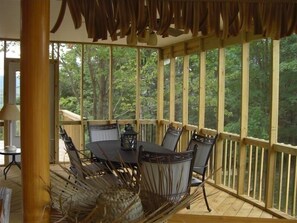 屋外ダイニングエリア