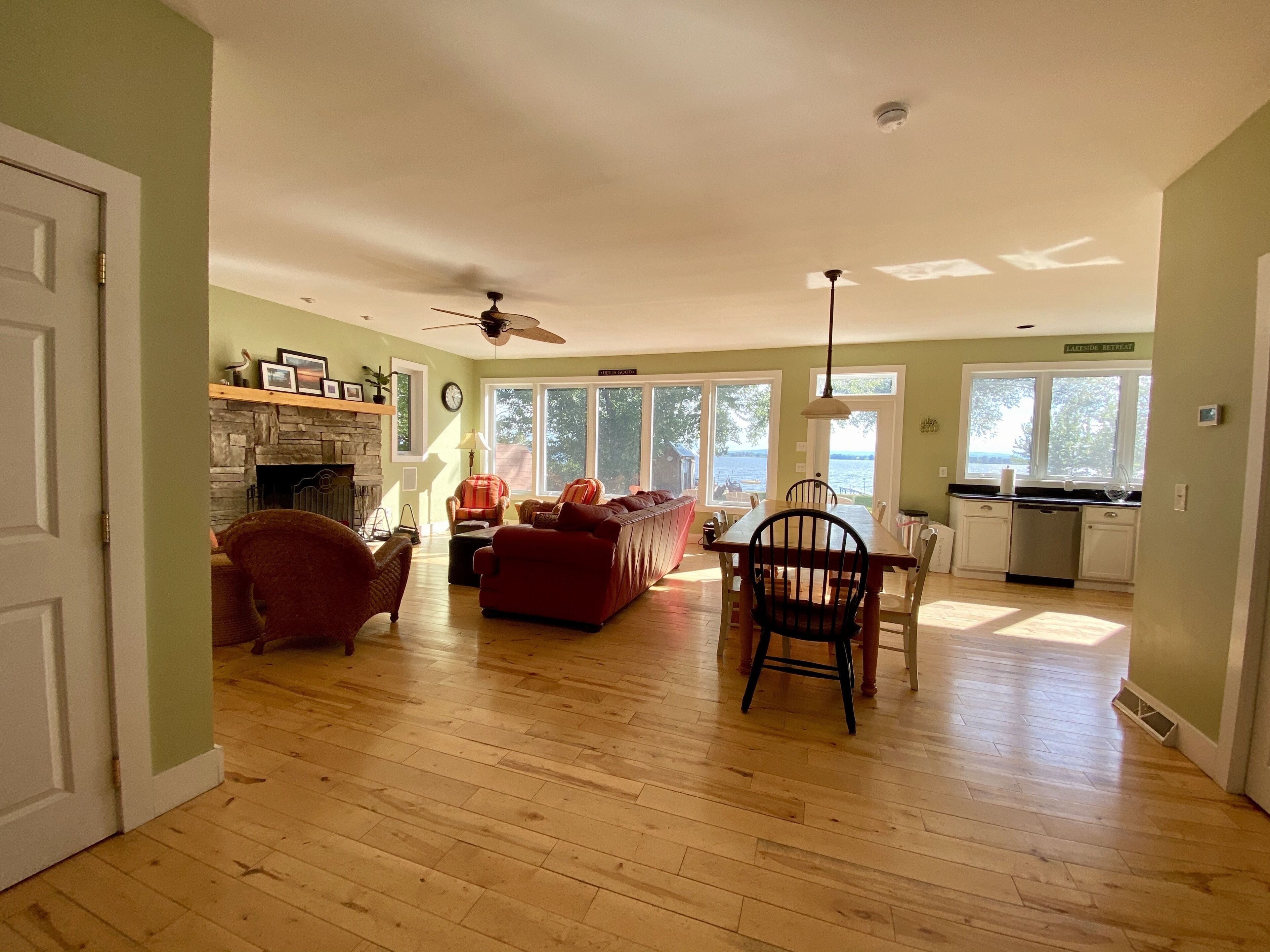 Smart TV, fireplace, DVD player, books