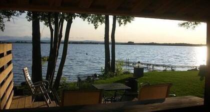 Einzigartige Familienvermietung am Lake Champlain, New York! "Das Leben ist gut" (16 Personen)