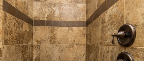 Ensemble douche/baignoire, baignoire Ă jets, sĂšche-cheveux