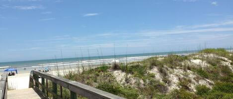 Am Strand, Liegestühle, Strandtücher