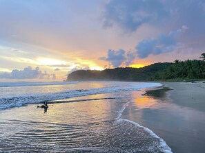 On the beach, sun loungers, beach towels - Air conditioner in all the bedrooms, swimming pool, experience the pura vida!  (Guanacaste)
