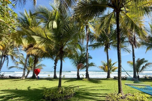 Air conditioner in all the bedrooms, swimming pool, experience the pura vida! 