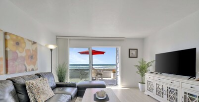 Newly Remodeled! Oceanfront Mission Beach Condo Sleeps 6 with Incredible Views!