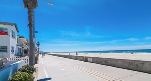 Ubicación a pie de playa, tumbonas y toallas de playa