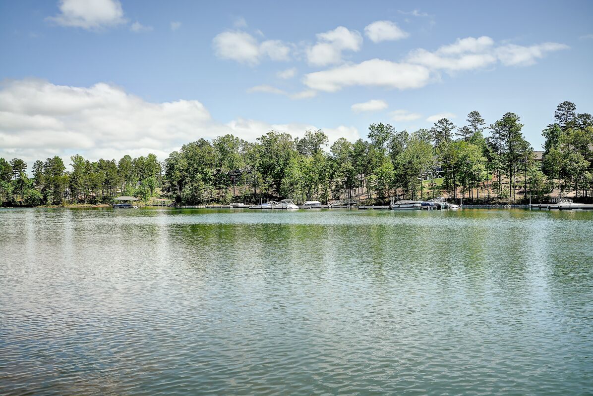 Lake Keowee Lakefront Home W/ Private Boat Ramp-Great Rates in Anderson, United States