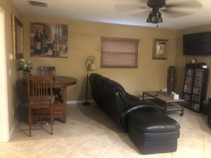 Smart-TV, Bücher, Videothek