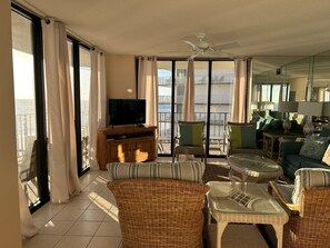 Smart-TV, Kamin, DVD-Player