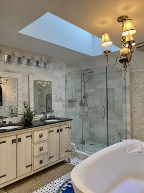 Badewanne, Whirlpool, Regendusche, Haartrockner