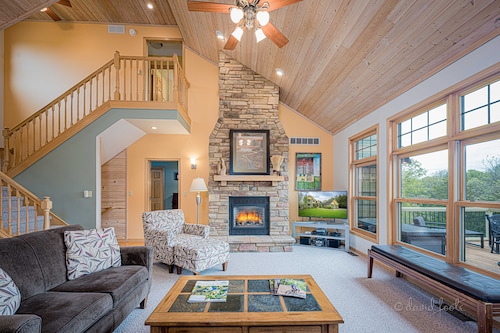 Nauti ylellisyydestä, autuudesta COYOTE COVE -levyssä, kylpytynnyrissä, palo-kuopassa, 3 kerrosta, WiFi, biljardipöytä