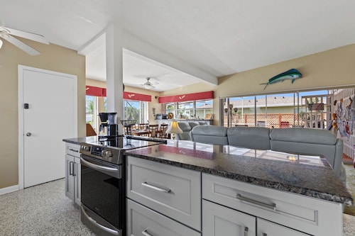 Accueil piscine Waterfront avec accès au golfe! 