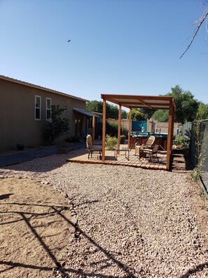 Terrace/patio - Charming three room casita in the heart of Los Ranchos de ABQ - Pets Welcome (Los Ranchos De Albuquerque)