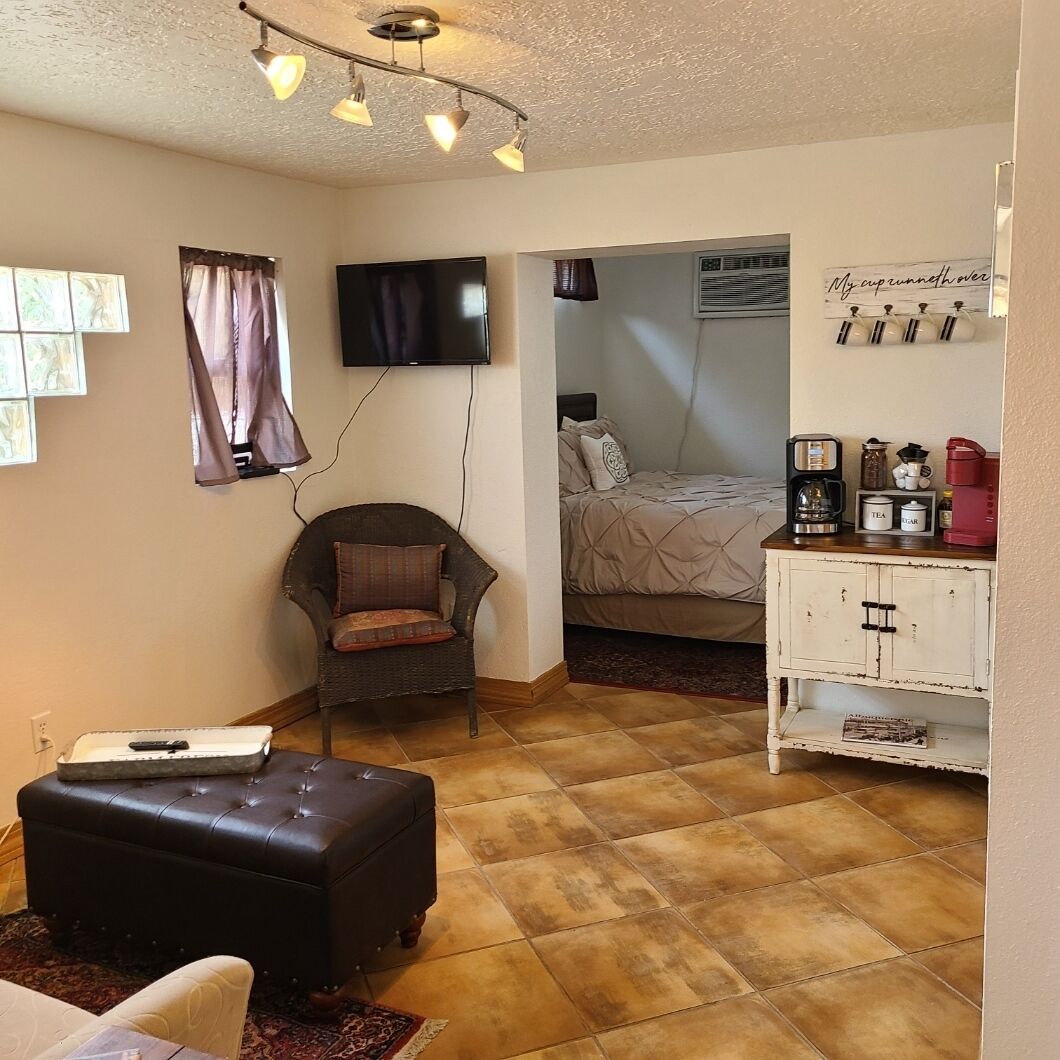 1 habitación, tabla de planchar con plancha, wifi gratis y ropa de cama 