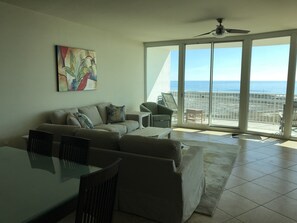 Smart TV, lettore DVD, libri, videoteca