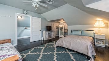 5 bedrooms, desk, iron/ironing board, travel cot