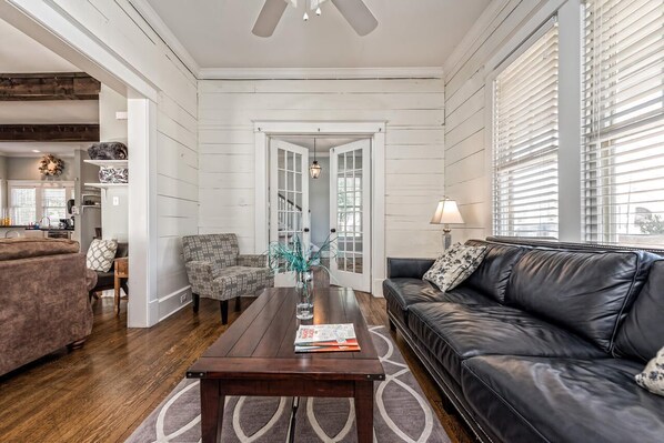 Smart TV, fireplace, books, computer monitors