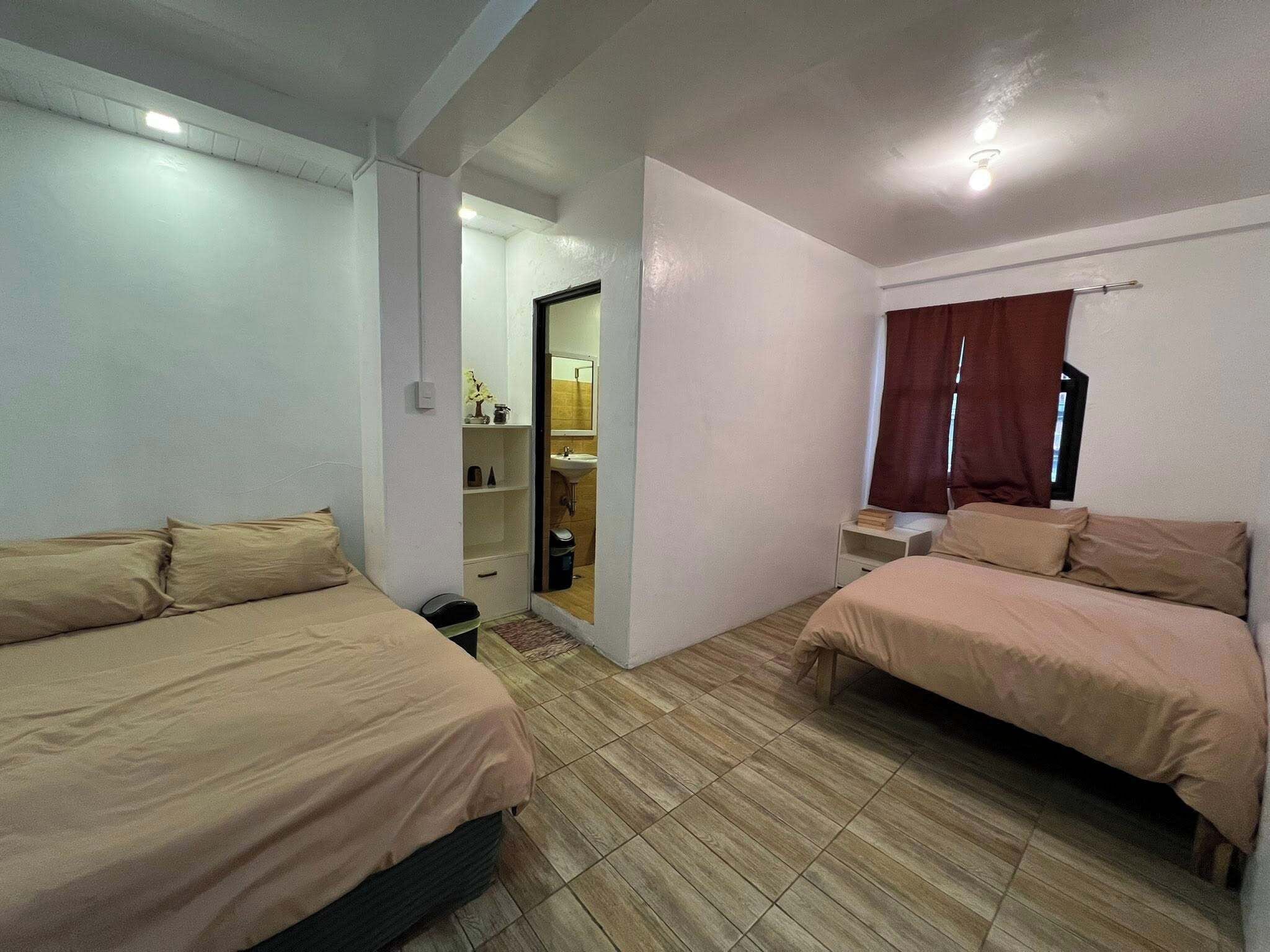 Quarto quádruplo básico | Roupa de cama