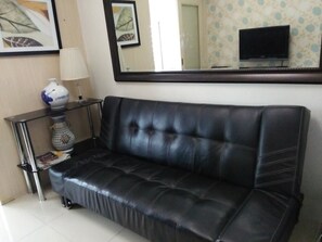1 Bedroom Condo | Living room | Flat-screen TV