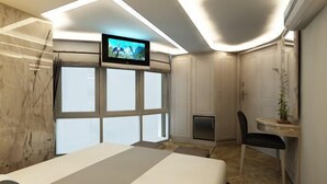 Superior Double Room | Minibar, in-room safe, desk, blackout drapes - Destiny Hotel Pratunam (Bangkok)