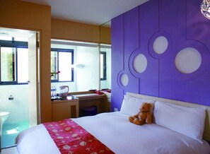 A hotel room with a bed, a desk, and a bathroom. - Tan Hui Hotel (Yuchi)