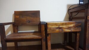 A wooden chair with a drawer and a small table. - Thai House Hotel & Resort Hat Yai (Hat Yai)