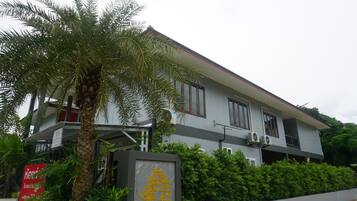 Fachada de la propiedad