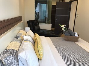 Luxury Apartment, 1 King Bed with Sofa bed, Non Smoking | 1 bedroom, individually decorated, individually furnished