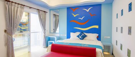 Dobbeltrom – comfort, 1 queensize-seng, byutsikt | Individuelt innredet, skrivebord, blendingsgardiner og lydisolert