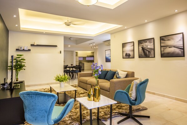 高级公寓, 3 间卧室 | 客厅 | 平板电视