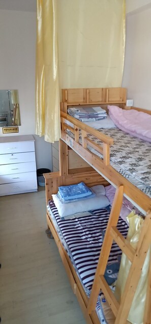  男生6人間床位(僅限中國大陸居民) | 遮光布/窗簾、免費無線上網