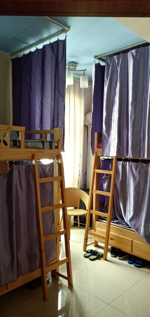 Blackout drapes, free WiFi - Shu Xu Internet Hostel (Kunming)