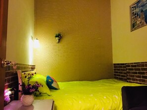 Classic Room(Mainland Chinese Citizen Only) | Blackout drapes, free WiFi - Shu Xu Internet Hostel (Kunming)
