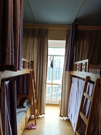 1 Bed in 6-Bed Dormitory,Female Only(Mainland Chinese Citizen Only) | Blackout drapes, free WiFi