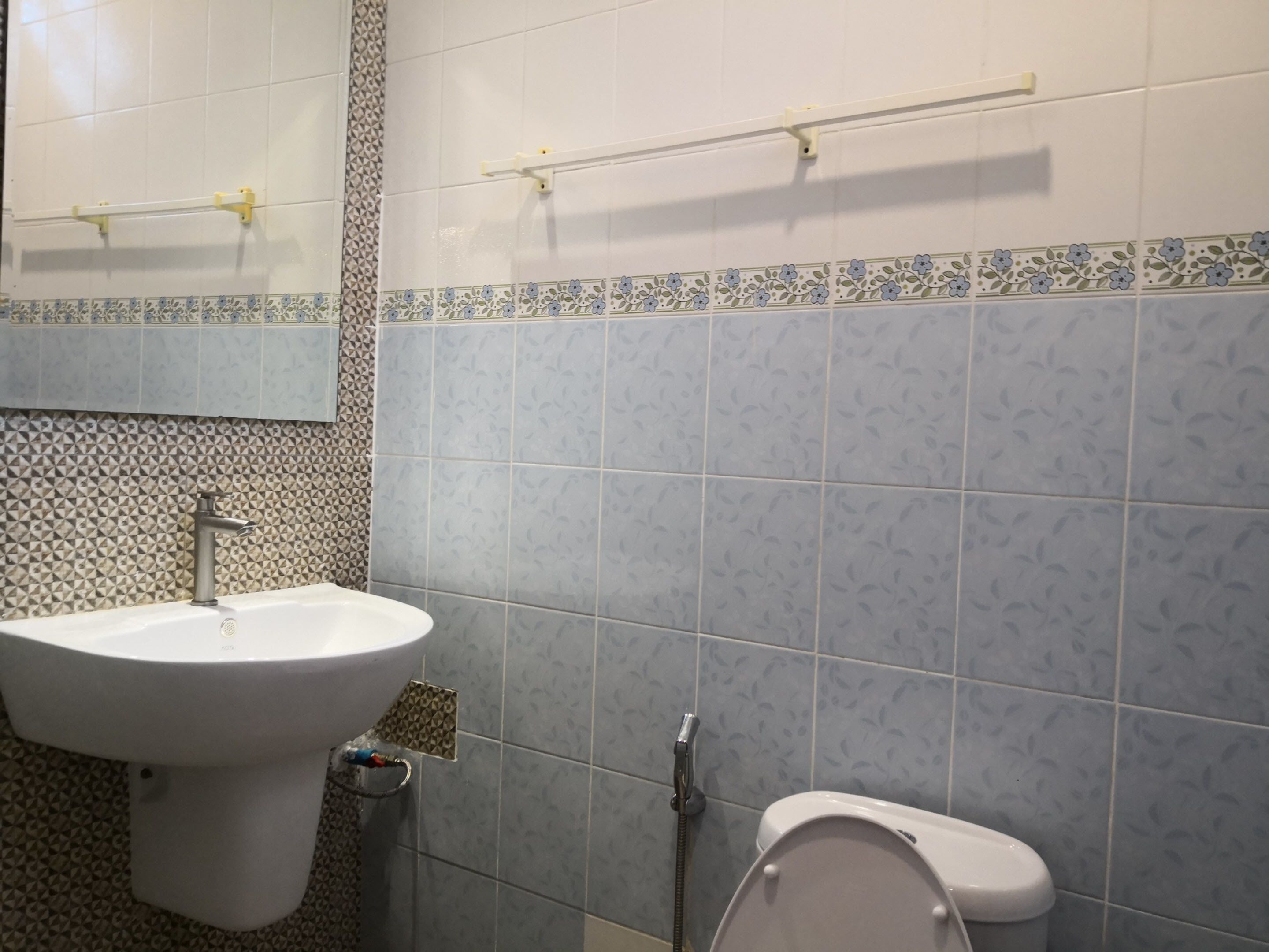 standard single room | bathroom sink