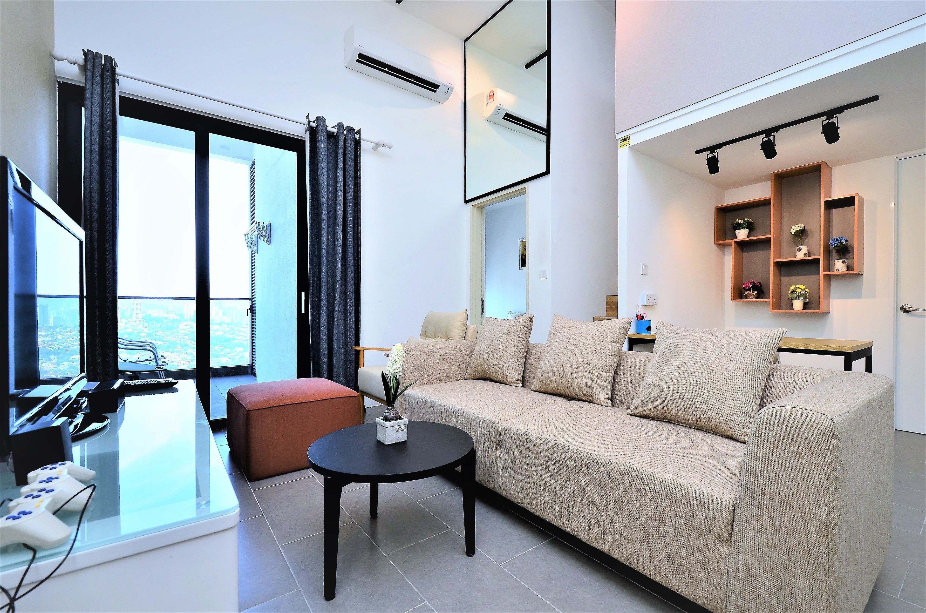 Deluxe Duplex, Multiple Beds, Non Smoking | Living area