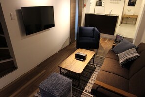 Living room - Neighbors Kaede (Osaka)