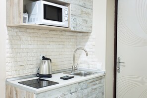 Fridge, microwave, stovetop, electric kettle - Hotapart (Kharkiv)