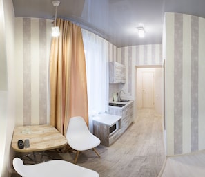 Double Room, 1 Queen Bed, Non Smoking | Private kitchenette | Fridge, microwave, stovetop, electric kettle - Hotapart (Kharkiv)