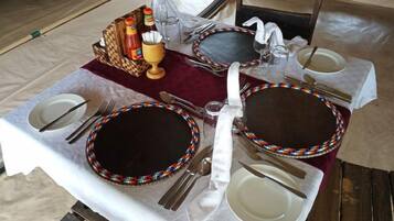 Breakfast, lunch, dinner served; local and international cuisine