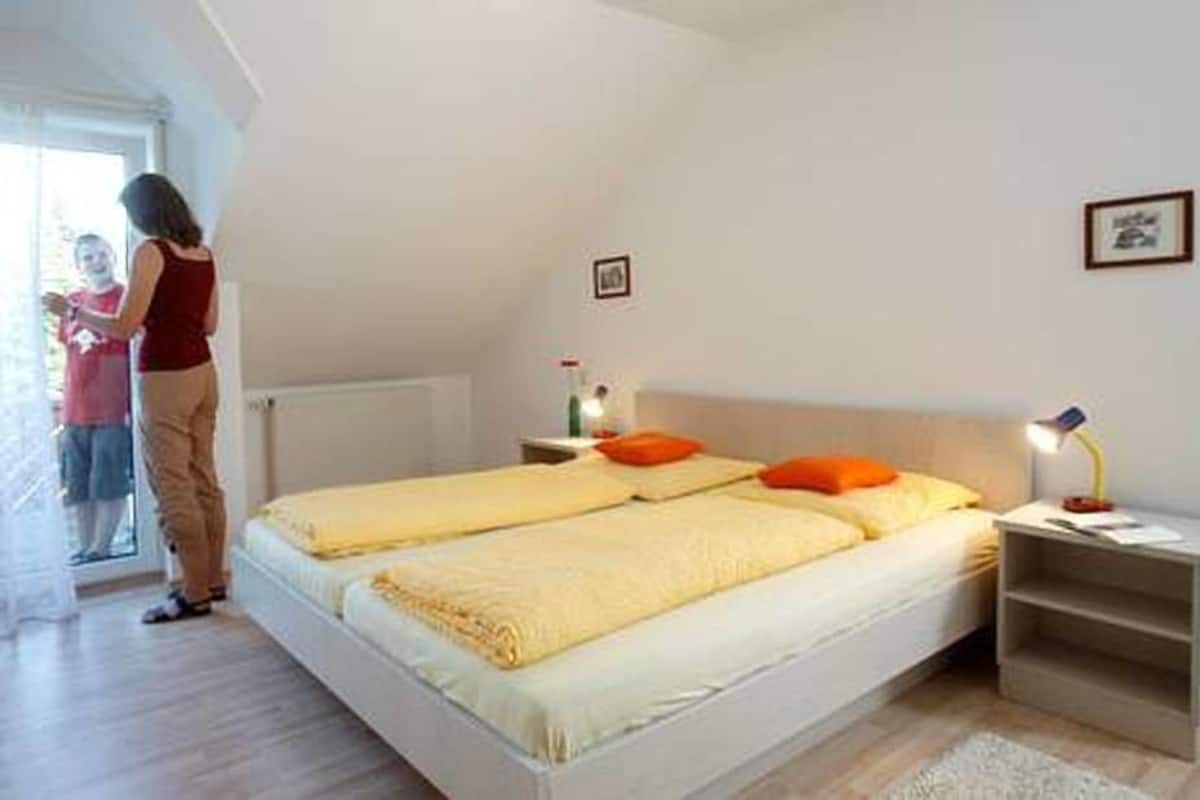 1 chambre, literie hypoallergénique, Wi-Fi gratuit, draps fournis