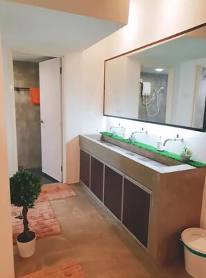 Apartment, Multiple Beds | Bathroom sink